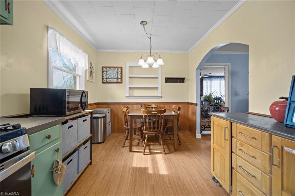 289 Vfw Road Reidsville, NC 27320 - Photo 8 of 45 Kitchen/dining area of the home.