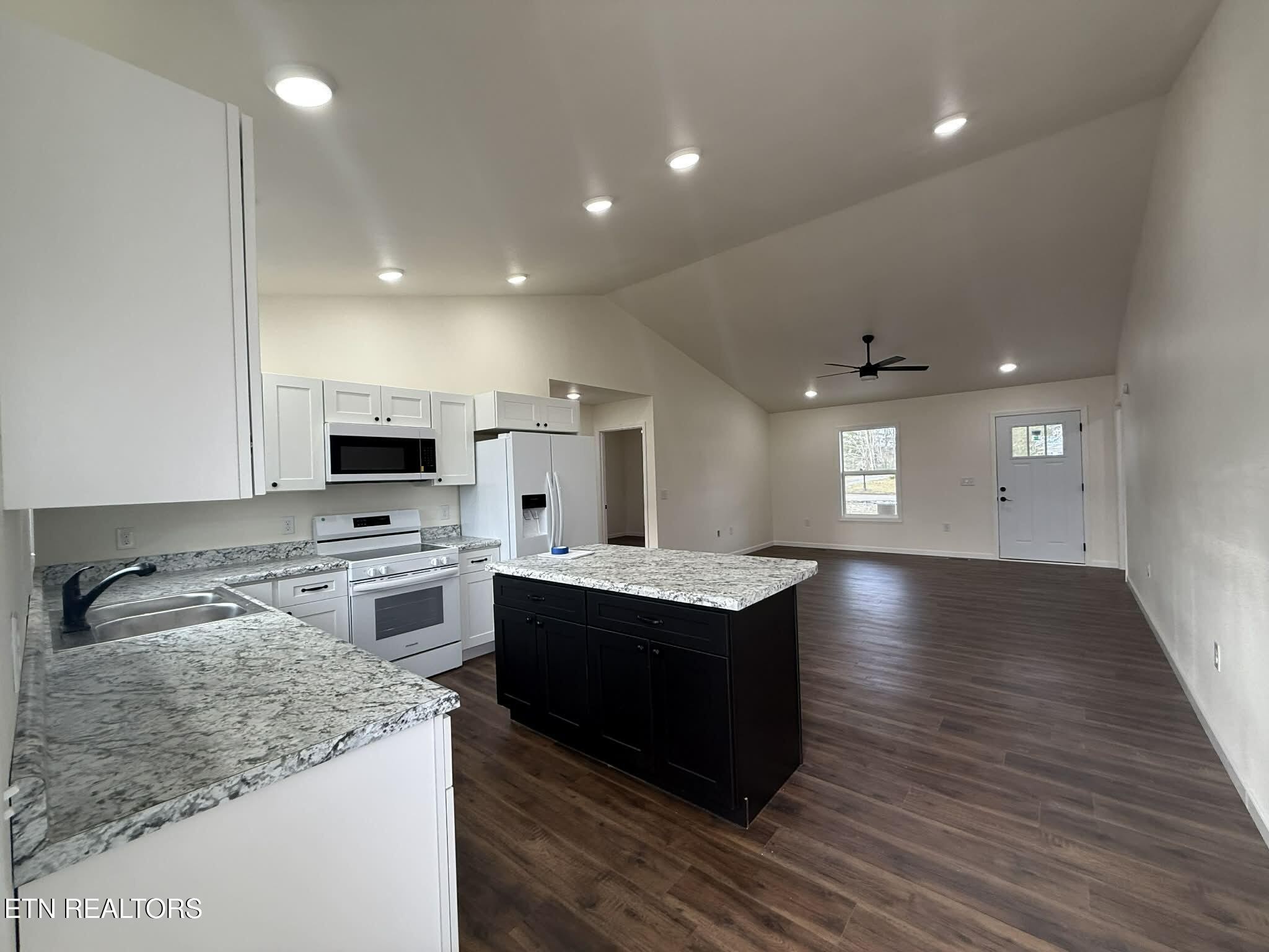 209 Wilson Street Jamestown, TN 38556 - Photo 11 of 28