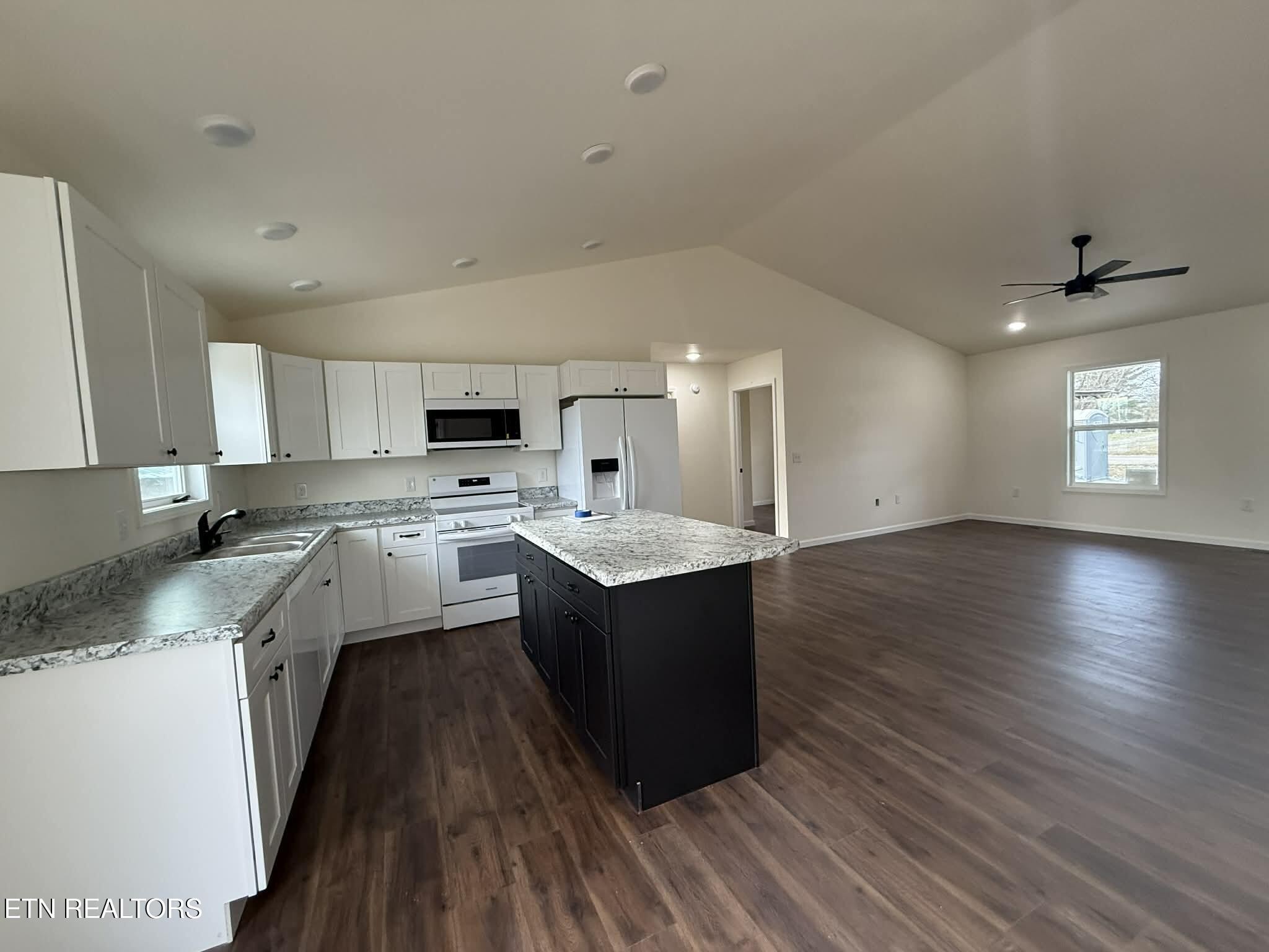 209 Wilson Street Jamestown, TN 38556 - Photo 9 of 28