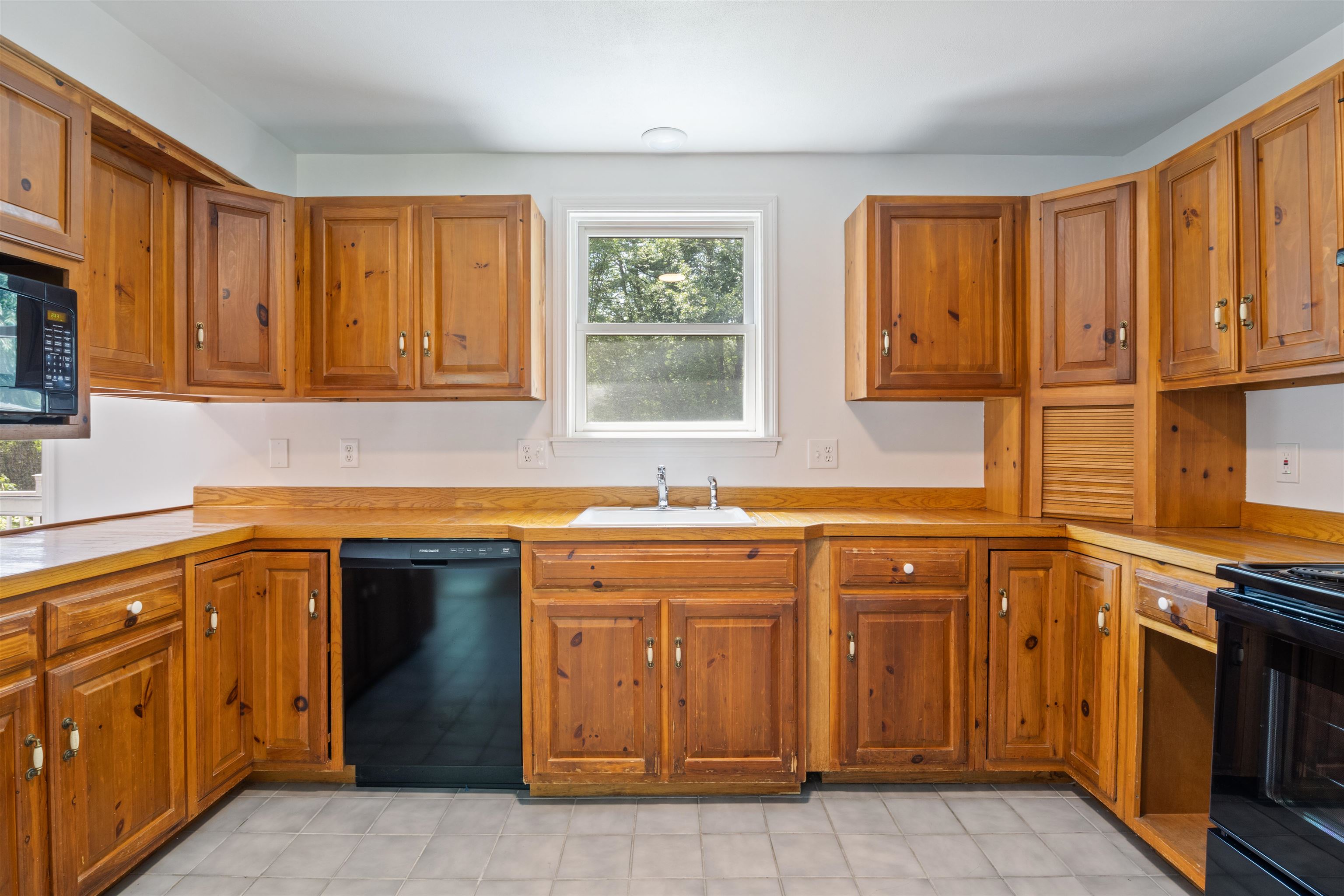 5 Huntington Place Hampton, NH 03842 - Photo 15 of 47