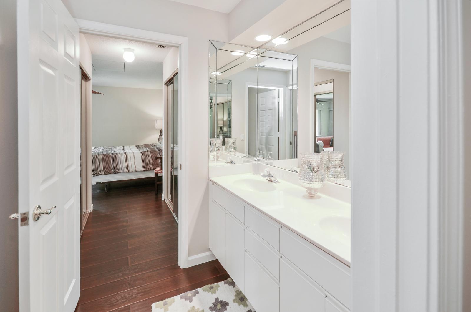 23060 Aqua View, Unit 4 Boca Raton, FL 33433 - Photo 21 of 25 16_bathroom2_image3