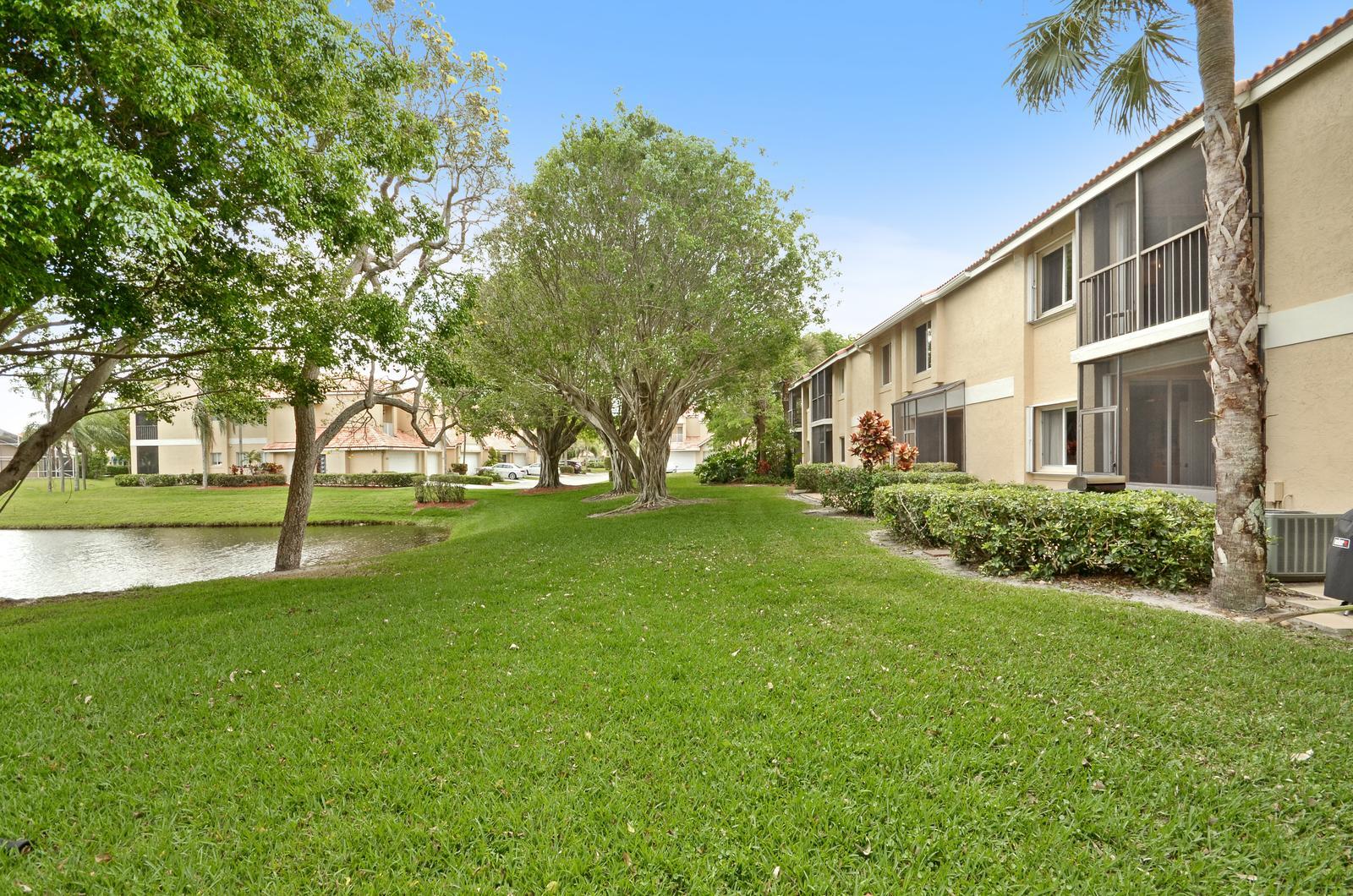 23060 Aqua View, Unit 4 Boca Raton, FL 33433 - Photo 24 of 25 back yard