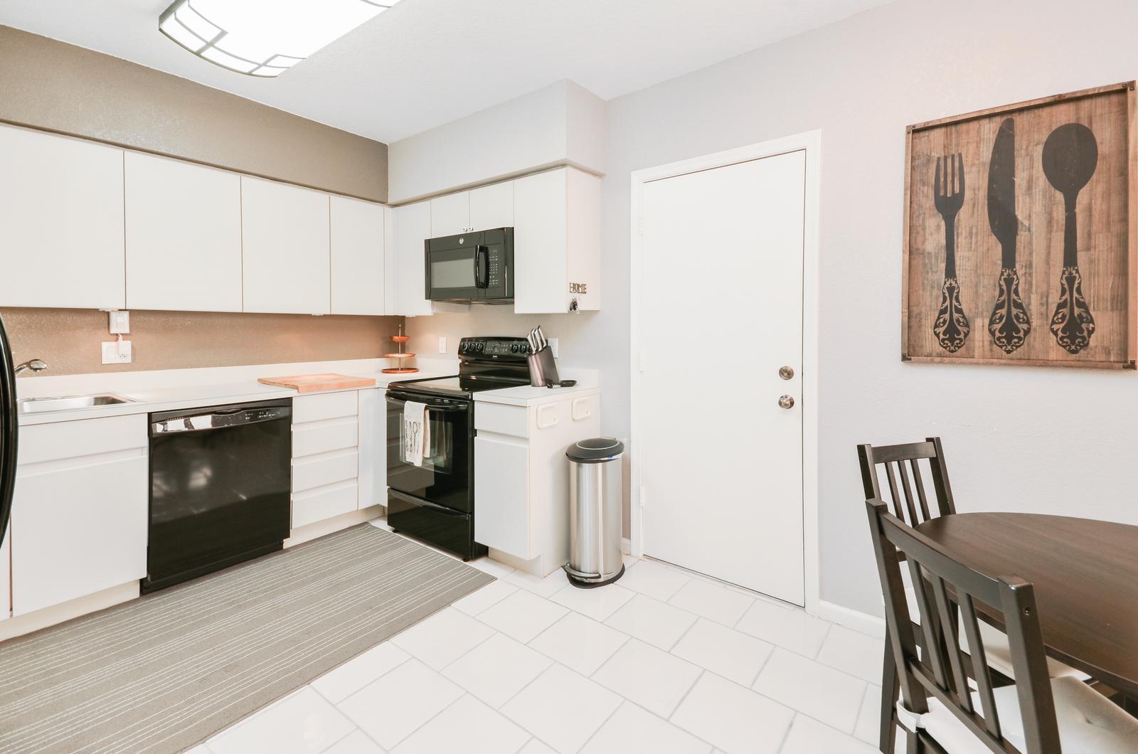 23060 Aqua View, Unit 4 Boca Raton, FL 33433 - Photo 10 of 25 Kitchen