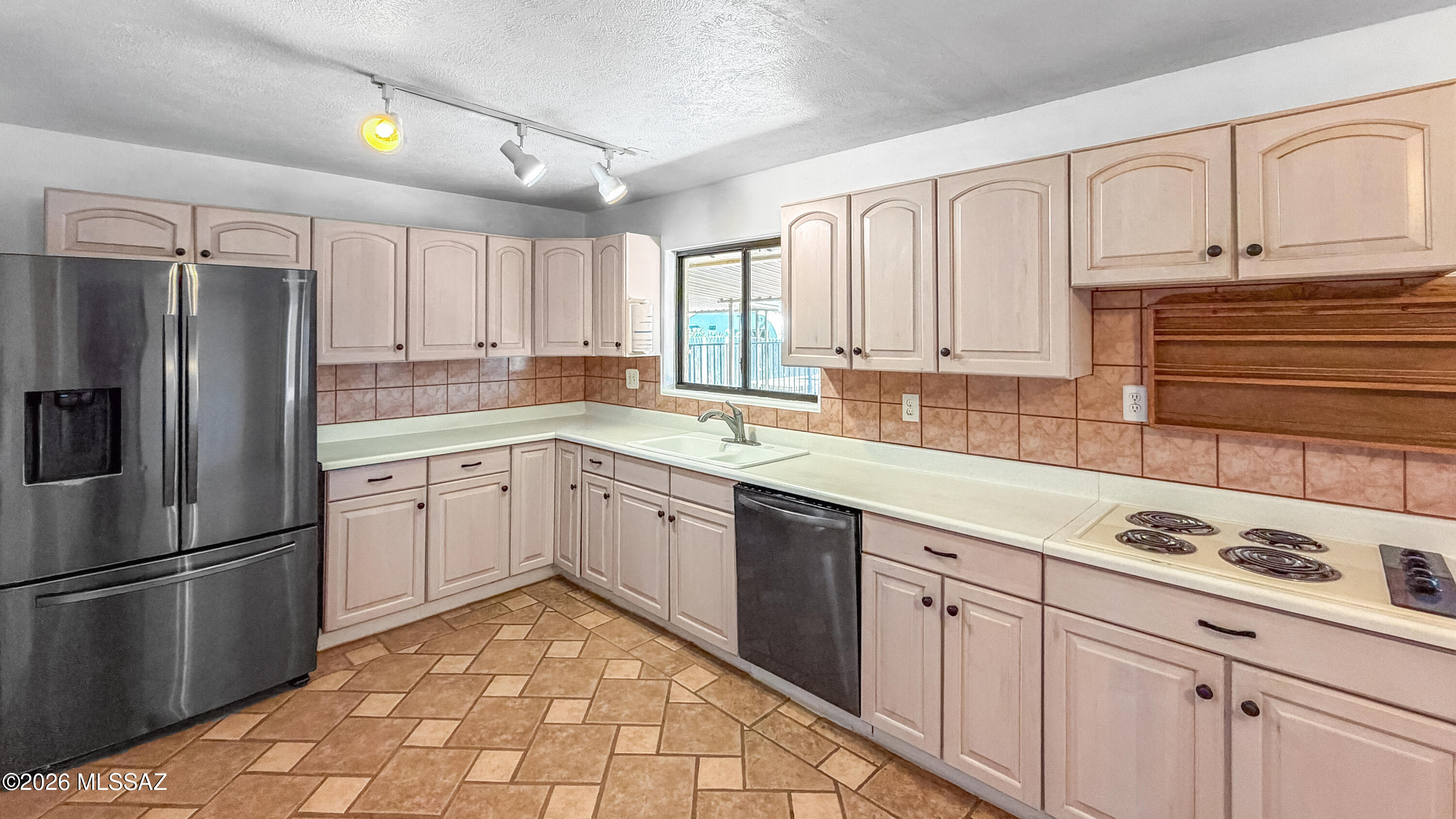355 Hartford Road Kearny, AZ 85137 - Photo 2 of 21