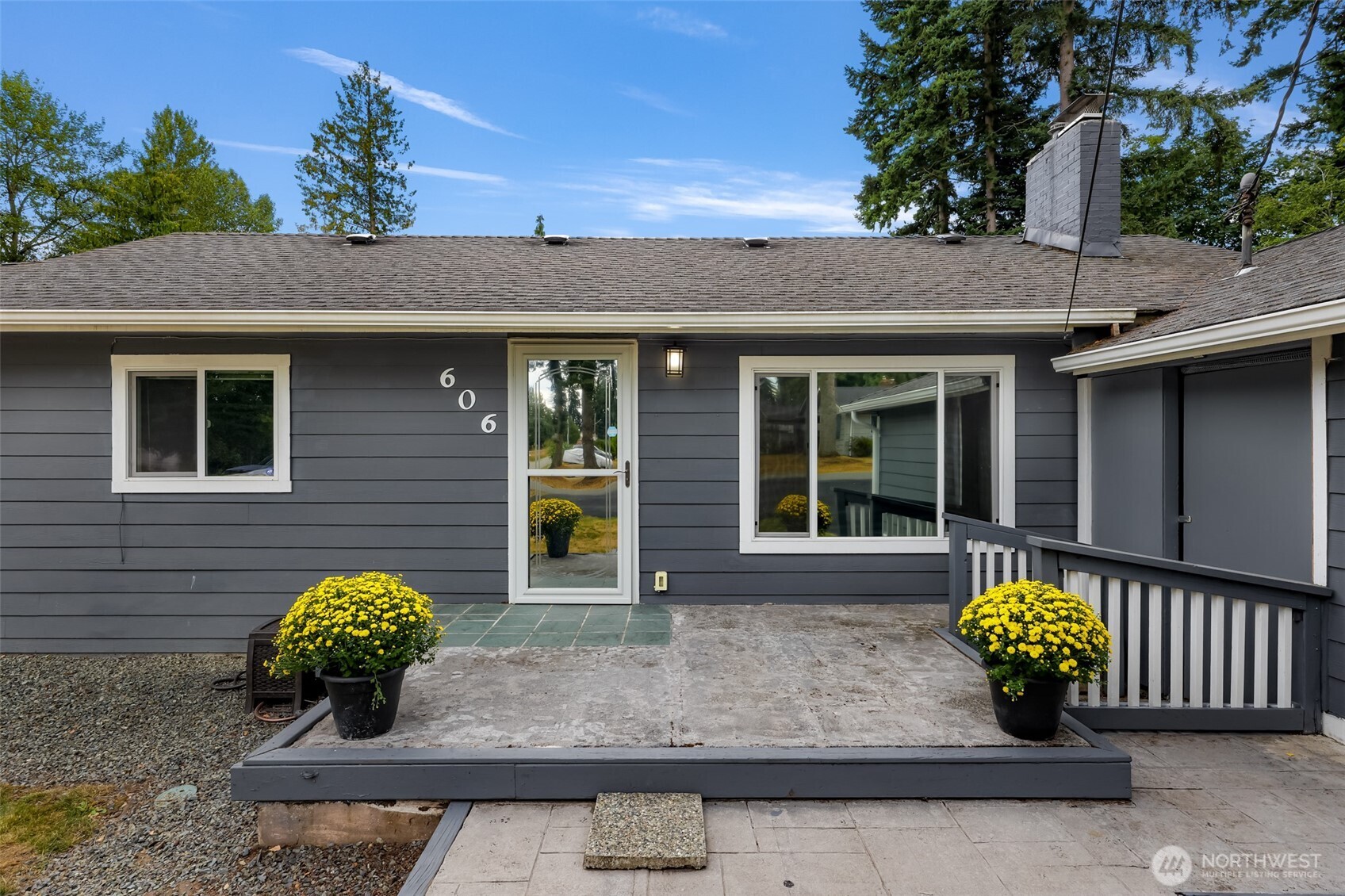 606 Morgan Road Everett, WA 98203 - Photo 2 of 39