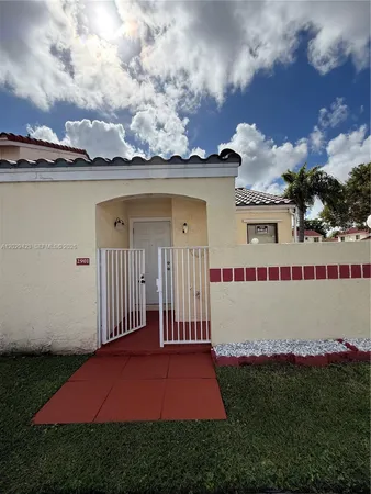 $2,000 | 2901 San Remo Circle, Homestead, FL 33035