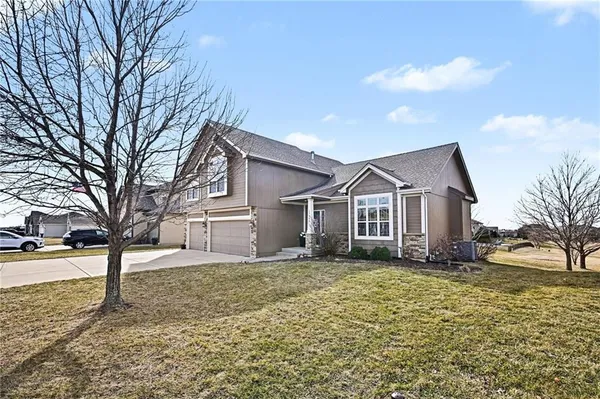 $479,999 | 17802 Greyhawke Ridge Drive, Smithville, MO 64089