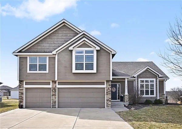 $479,999 | 17802 Greyhawke Ridge Drive, Smithville, MO 64089