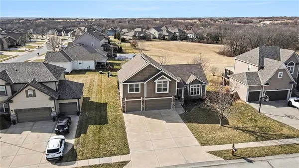 $479,999 | 17802 Greyhawke Ridge Drive, Smithville, MO 64089