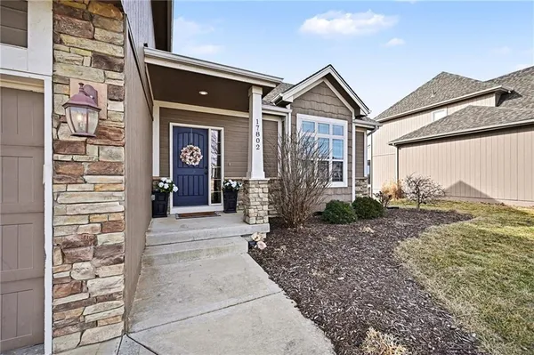 $479,999 | 17802 Greyhawke Ridge Drive, Smithville, MO 64089