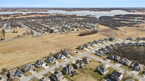 $479,999 | 17802 Greyhawke Ridge Drive, Smithville, MO 64089