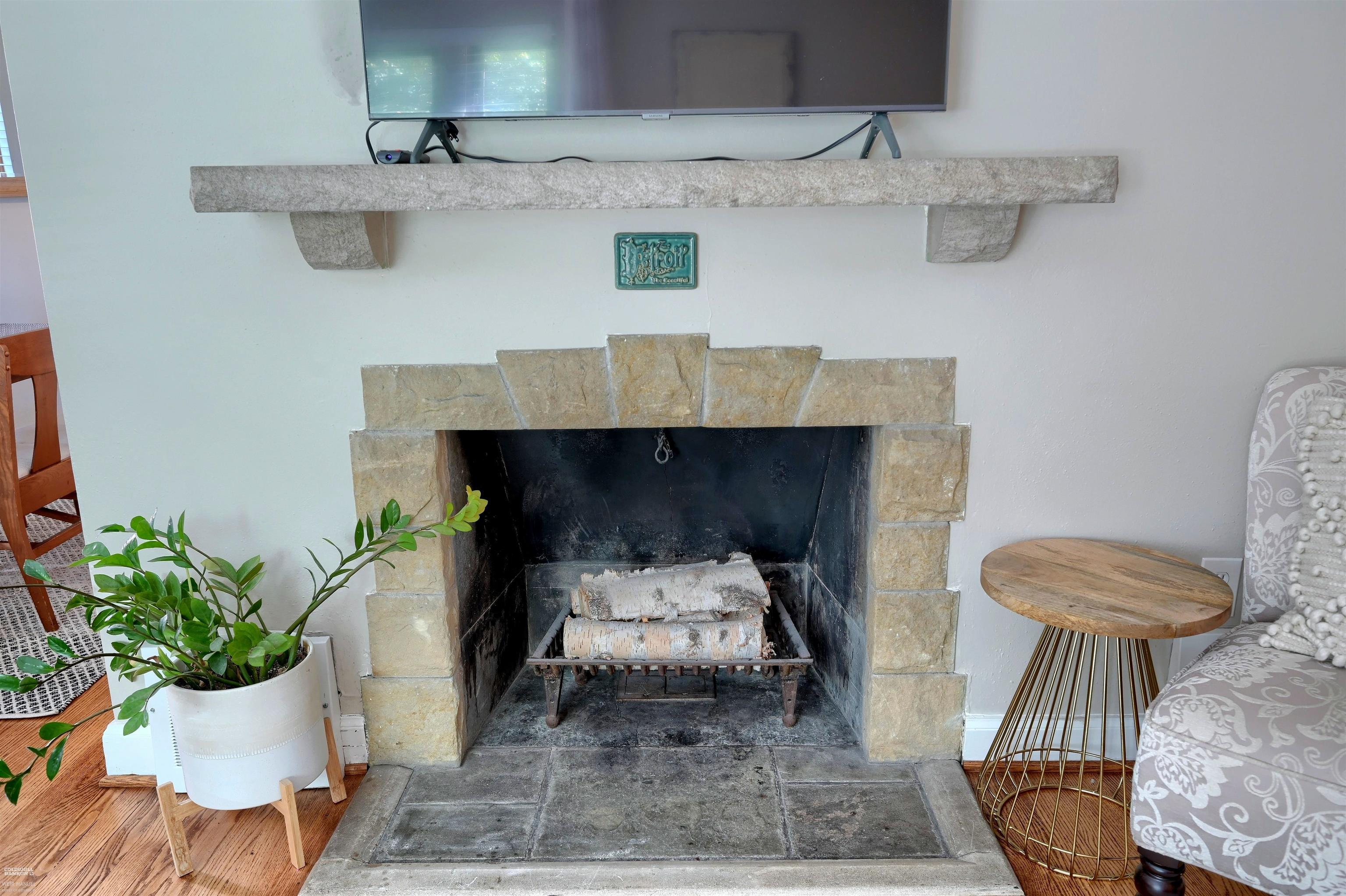 1496 Roslyn Road Grosse Pointe Woods, MI 48236 - Photo 9 of 36