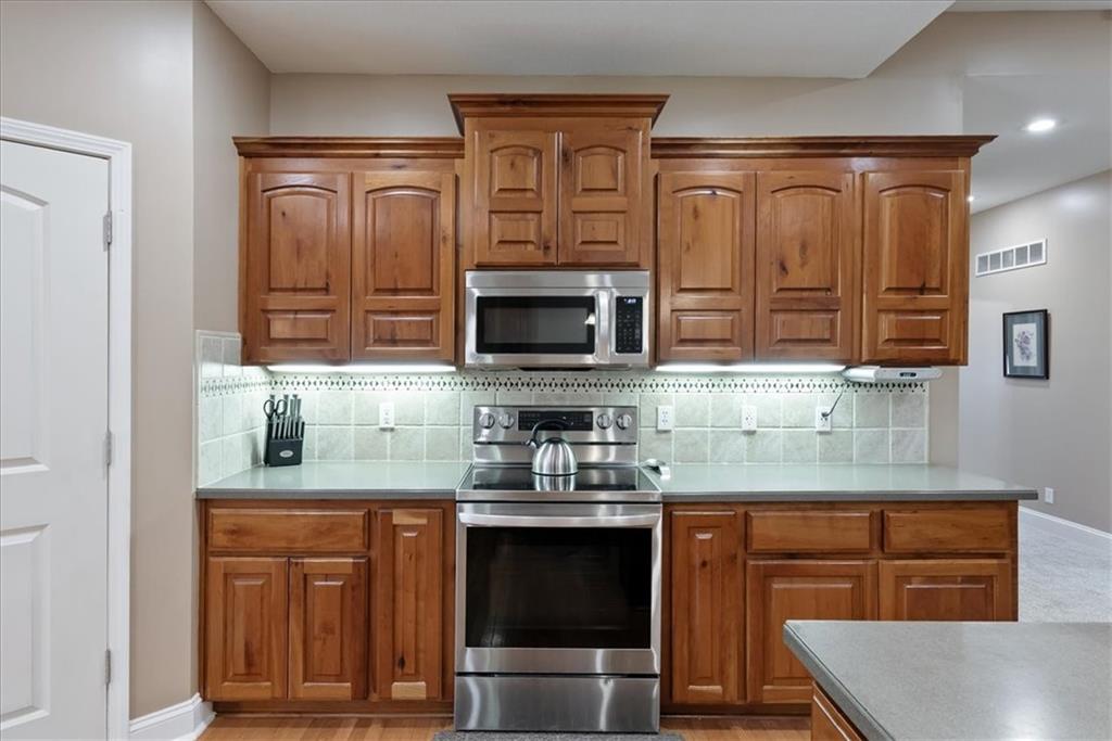 6989 141st Street Basehor, KS 66007 - Photo 9 of 49