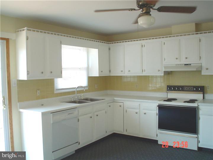 45 Georgia Road Pennsville, NJ 08070 - Photo 3 of 14 Kitchen