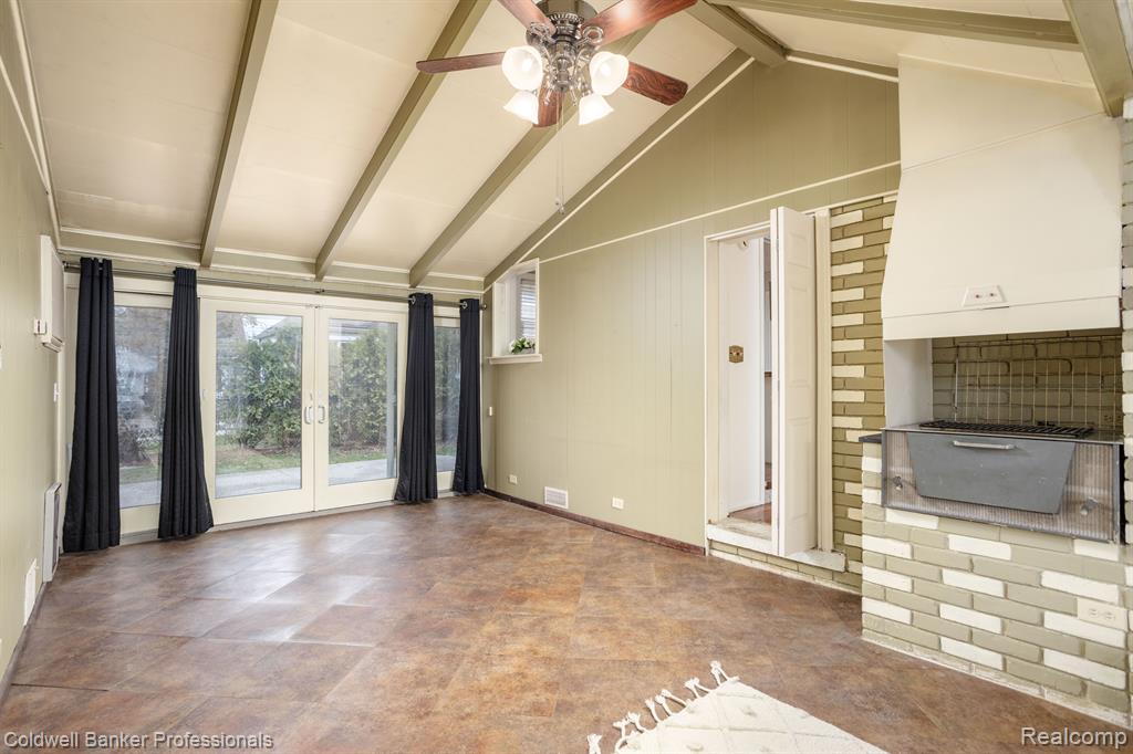 1485 Fairholme Road Grosse Pointe Woods, MI 48236 - Photo 15 of 40