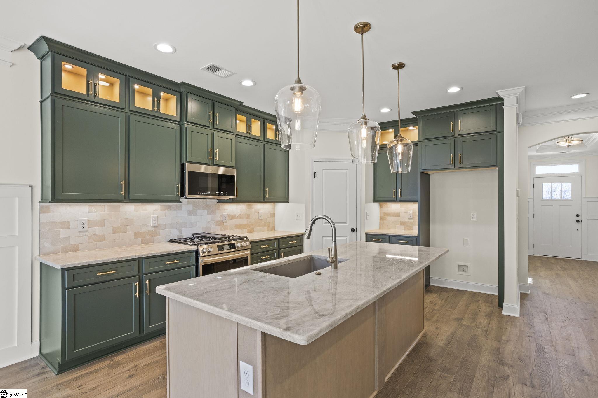 4 Ainsworth Street Greenville, SC 29607 - Photo 2 of 37