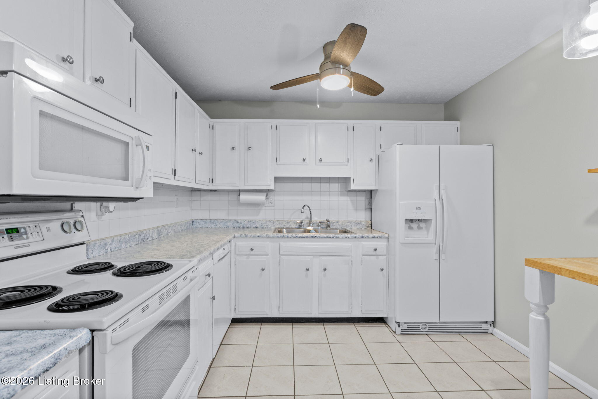 2300 Dundee Road, Unit 6 Louisville, KY 40205 - Photo 4 of 25 3-web-or-mls-4F0A4649