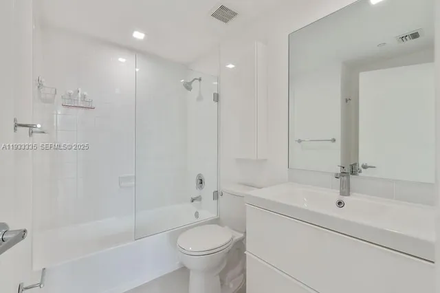 $4,300 | 2475 Brickell Avenue, Unit 1606, Miami, FL 33129