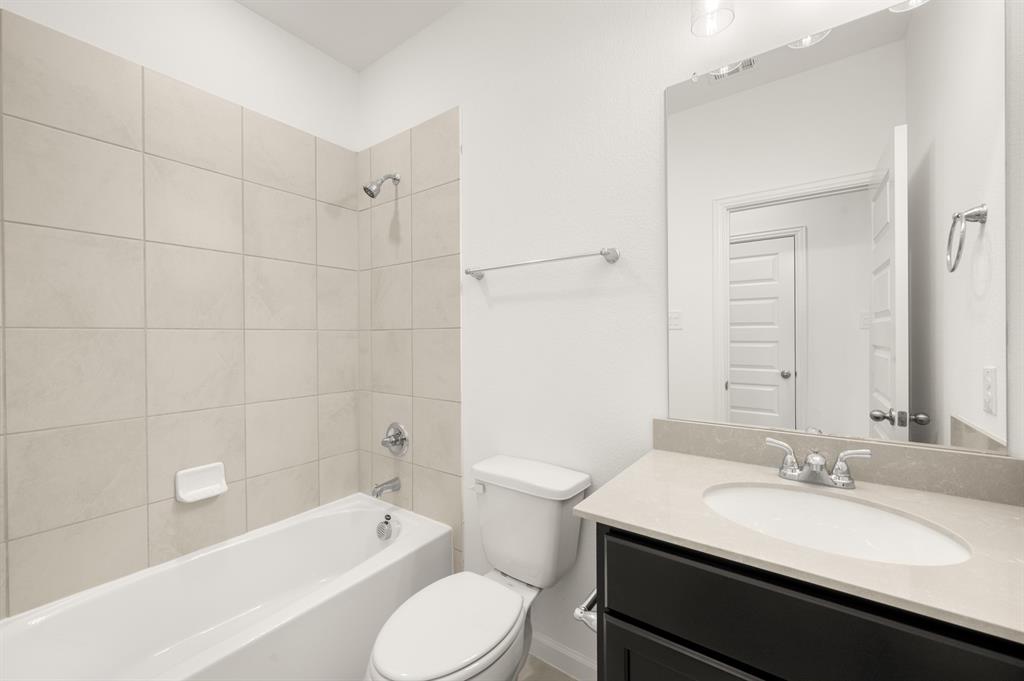 125 Toftrees Drive Cleburne, TX 76031 - Photo 21 of 27 125 Toftrees- Bathroom-1