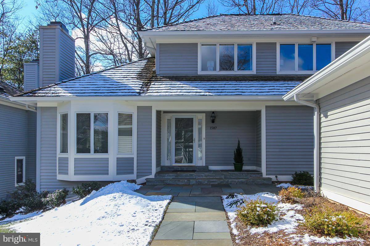 1587 Regatta Lane Reston, VA 20194 - Photo 2 of 30 a front view of a house