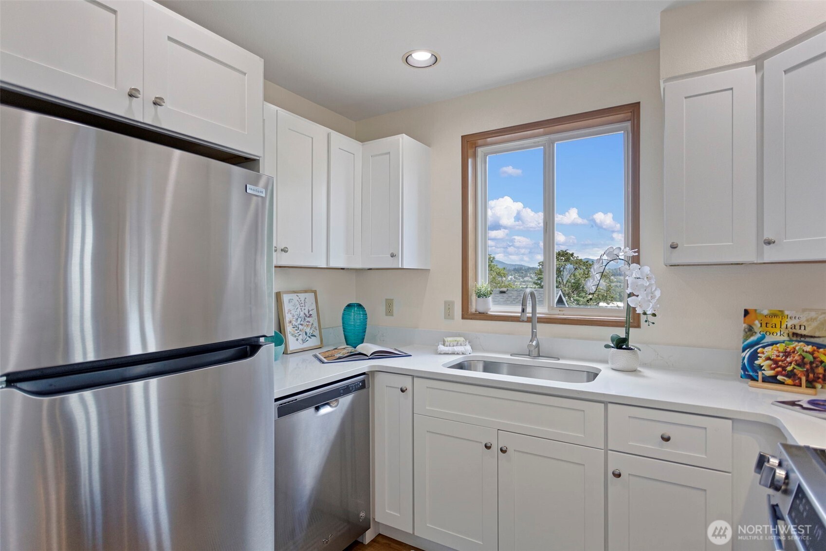 278 Lind Avenue Northwest Renton, WA 98057 - Photo 3 of 40 Gallery Image 3
