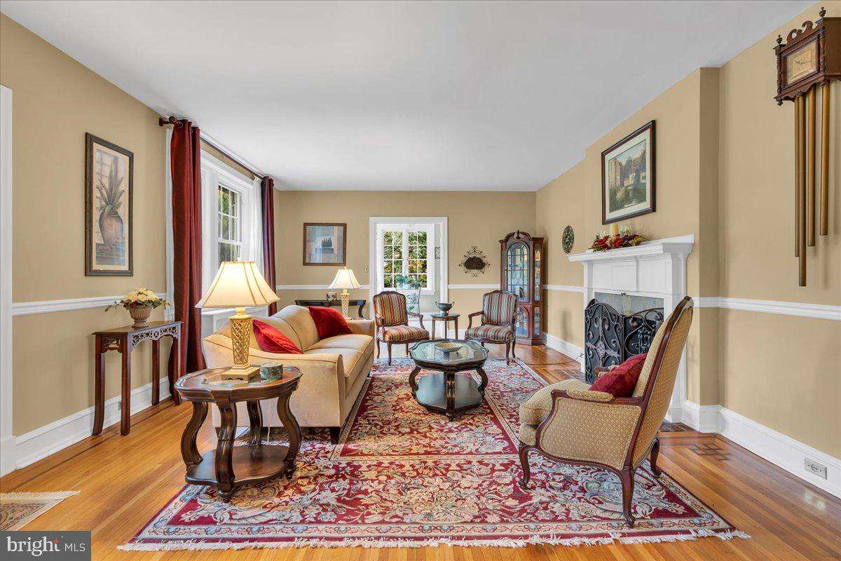316 Chews Landing Road Haddonfield, NJ 08033 - Photo 4 of 55 Living Room