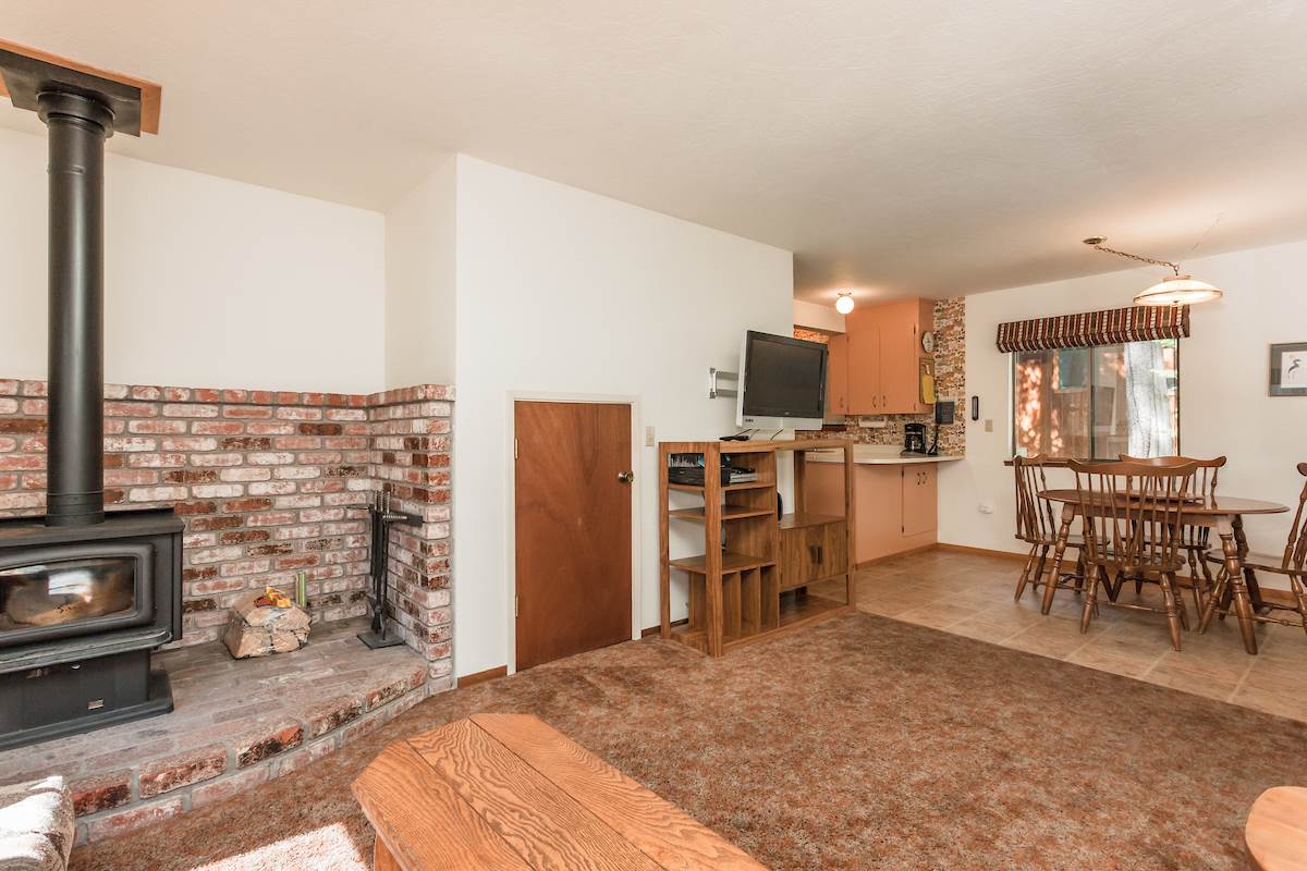 10580 Washoe Road Truckee, CA 96161 - Photo 5 of 12 Gallery Image 5