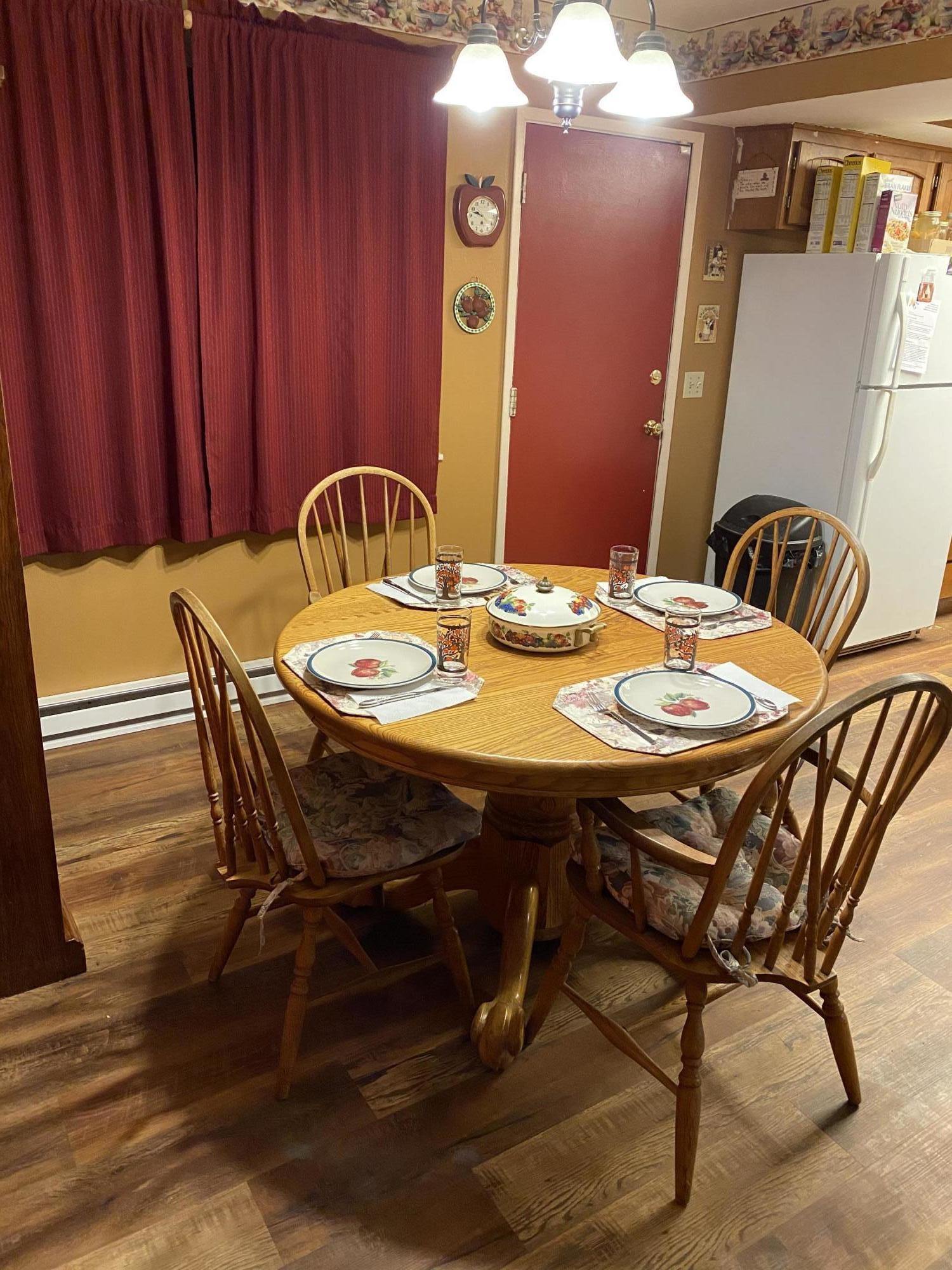 217 Shadowbrook Drive Cave Junction, OR 97523 - Photo 9 of 25 Diningroom