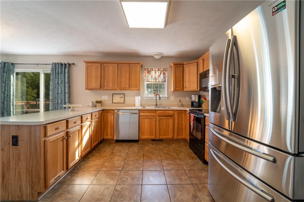 413 Lemmon Road Latrobe, PA 15650 - Photo 7 of 23 Stylish kitchen with island