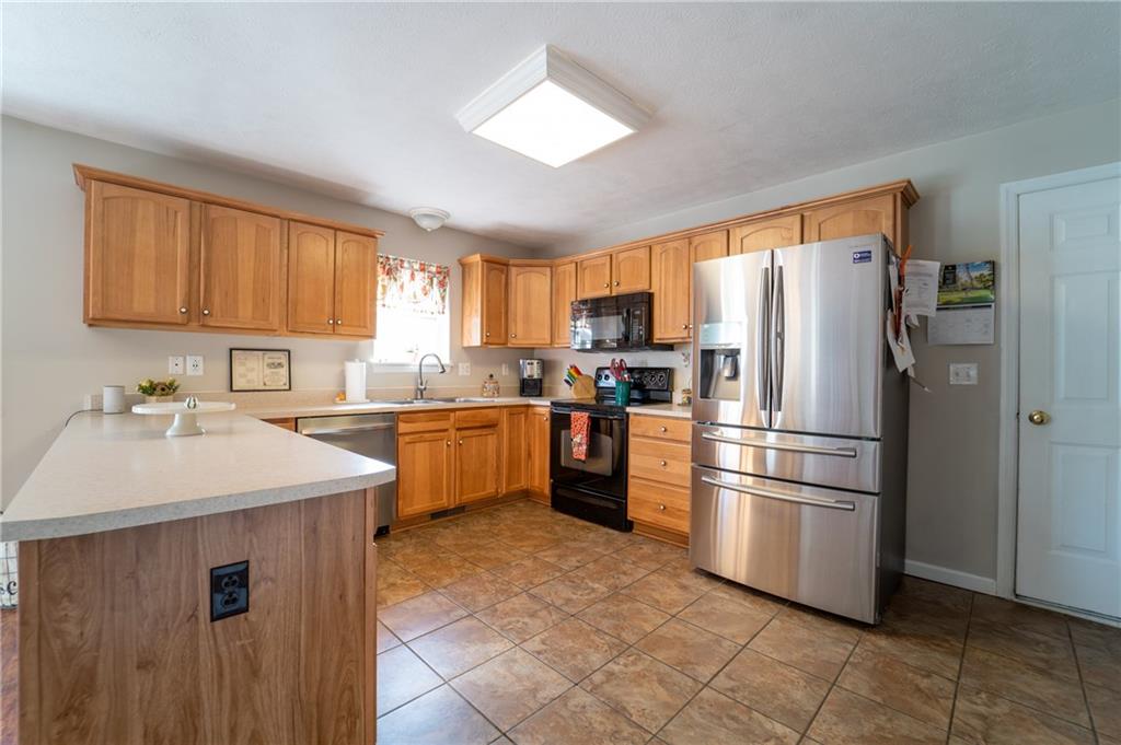 413 Lemmon Road Latrobe, PA 15650 - Photo 8 of 23 Abundant counterspace