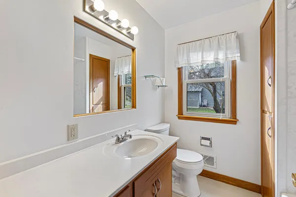 $289,900 | 1235 East Main Street, Mankato, MN 56001