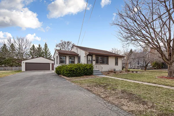 $289,900 | 1235 East Main Street, Mankato, MN 56001
