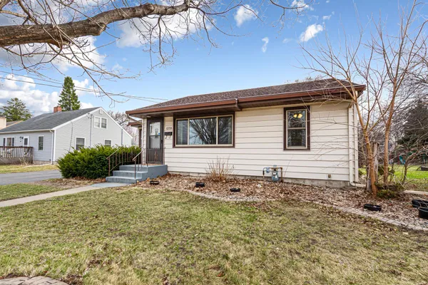 $289,900 | 1235 East Main Street, Mankato, MN 56001