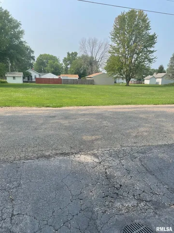 $9,000 | 510 East Roberts Street, Colchester, IL 62326