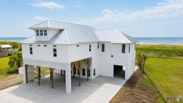 $2,750,000 | 3098 Highway 1, Grand Isle, LA 70358