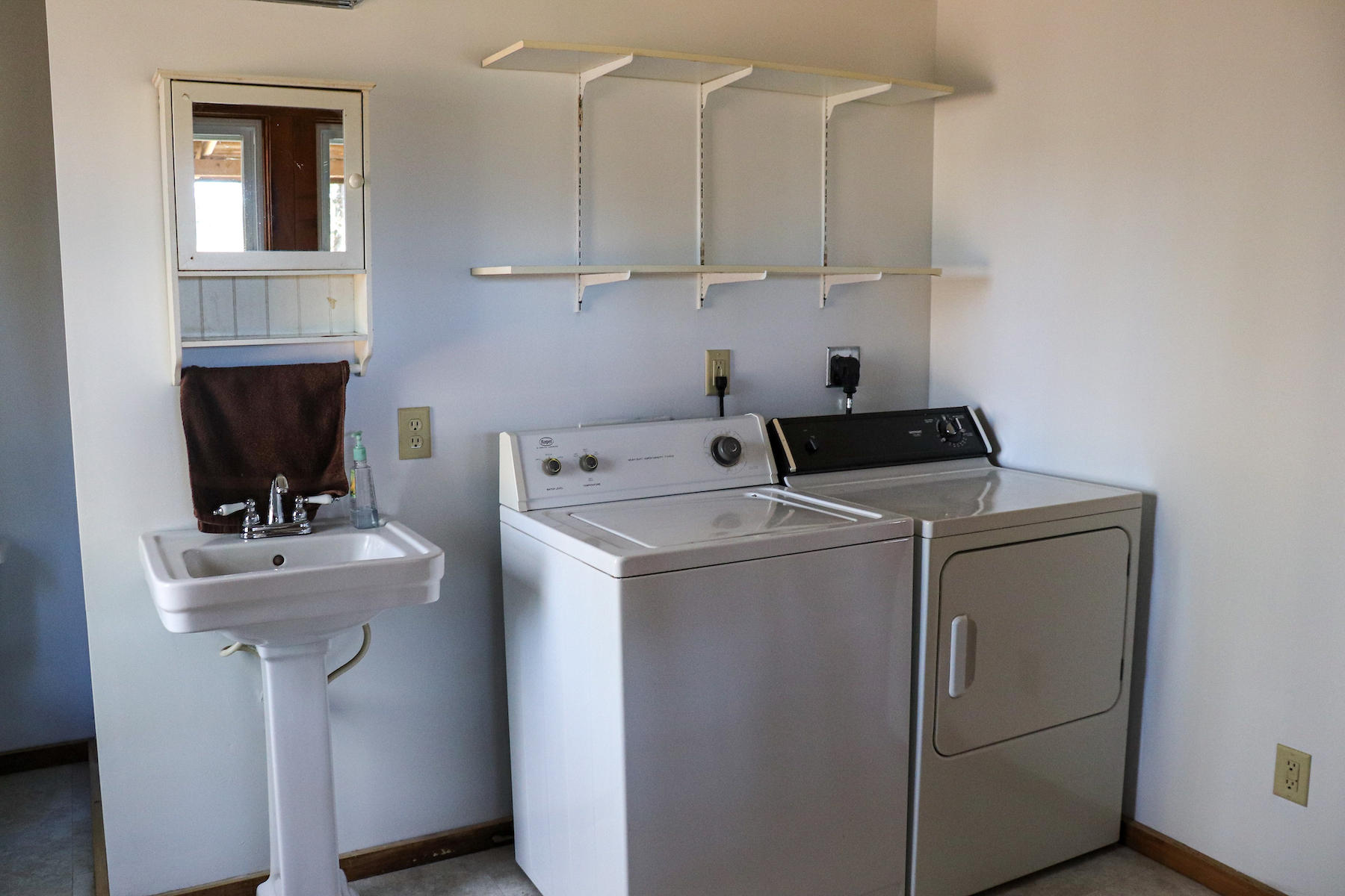 583 Alum Ridge Road Northwest Floyd, VA 24091 - Photo 11 of 22 a utility room with dryer and washer