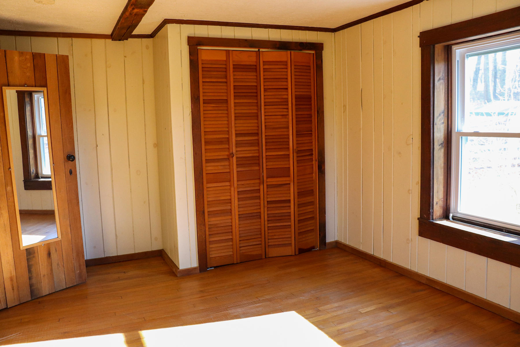 583 Alum Ridge Road Northwest Floyd, VA 24091 - Photo 7 of 22 an empty room with windows