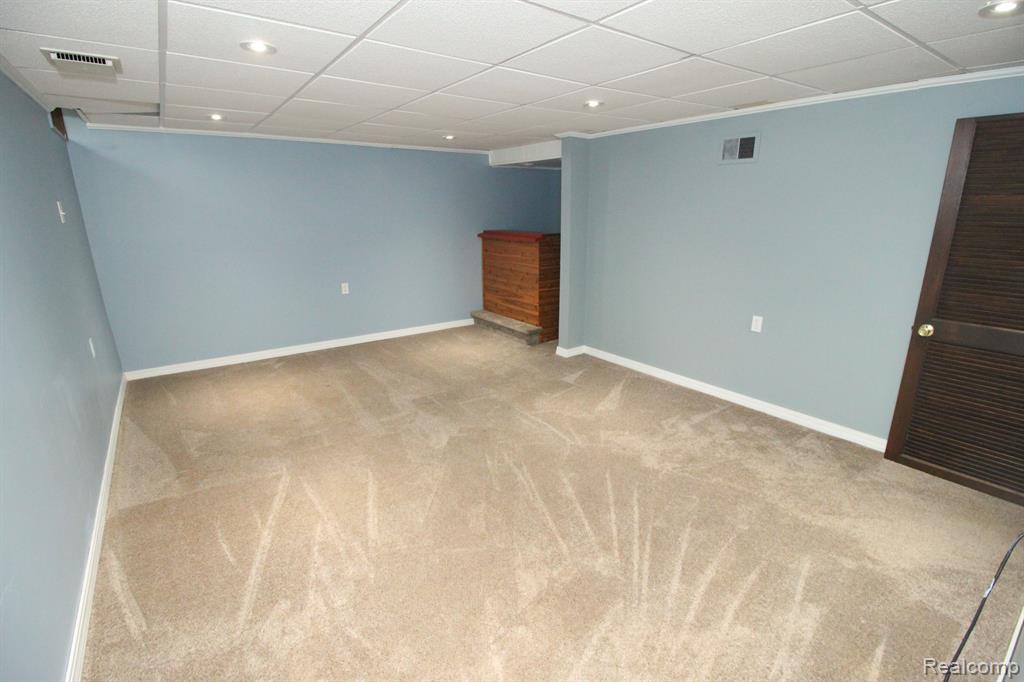 24644 Spring Lane Harrison Township, MI 48045 - Photo 18 of 28