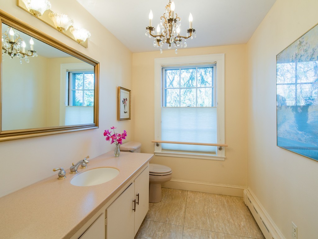 156 Arnold Road Newton, MA 02459 - Photo 11 of 27 Gallery Image 11