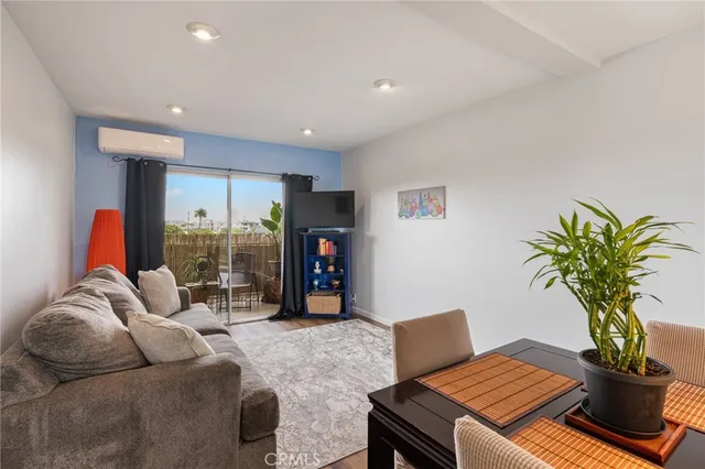 $390,000 | 460 Golden Avenue, Unit 434, Long Beach, CA 90802