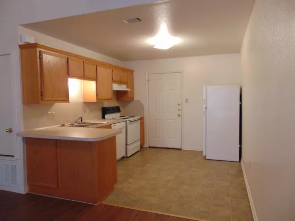 $995 | 2403 Ridgeview Drive, Kingsland, TX 78639