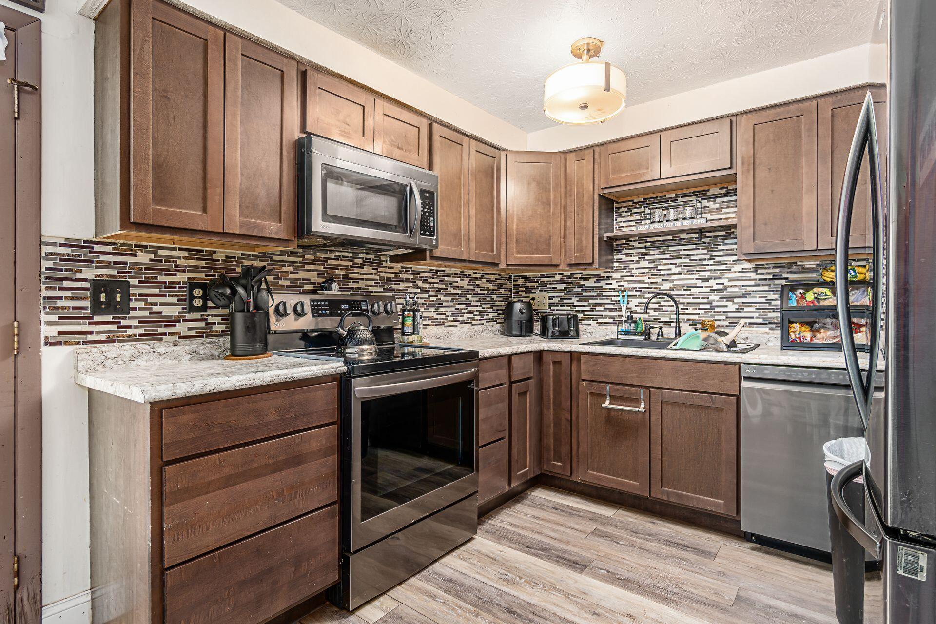 1645 Rivermont Road Columbus, OH 43223 - Photo 7 of 18 006_0b0f_i 1645 Rivermont 025