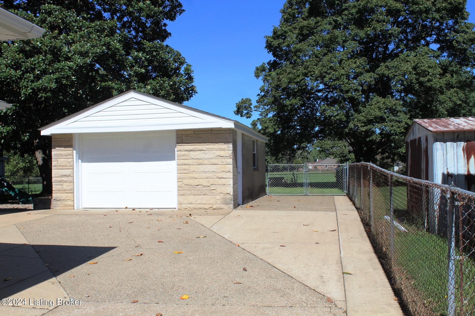 6511 Delton Road Louisville, KY 40258 - Photo 62 of 73 IMG_5776
