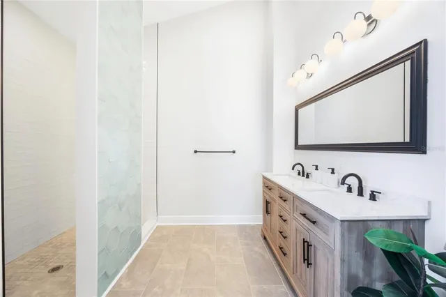 $749,900 | 707 North Disston Avenue, Tarpon Springs, FL 34689