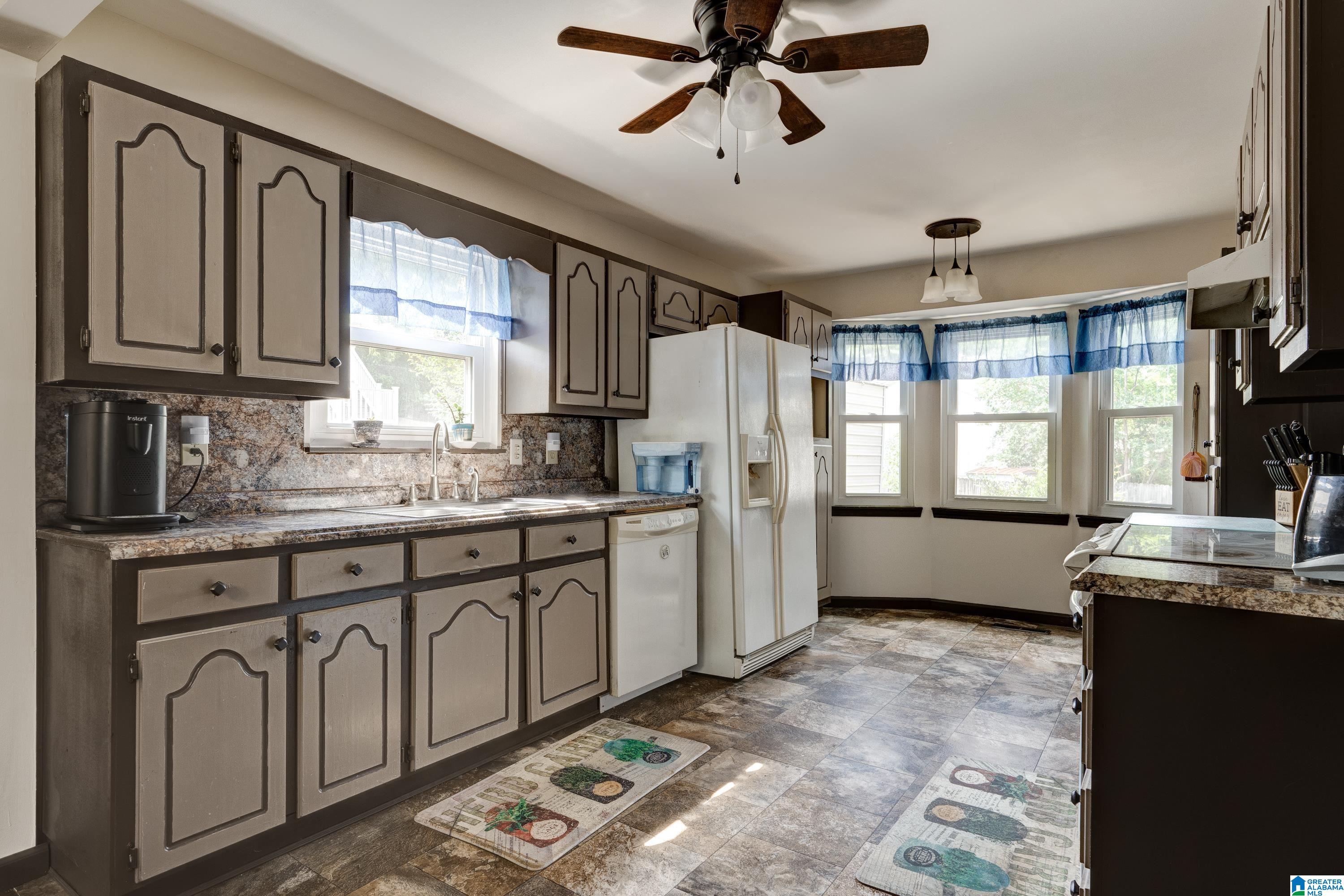 1214 Bennett Circle Alabaster, AL 35007 - Photo 10 of 30