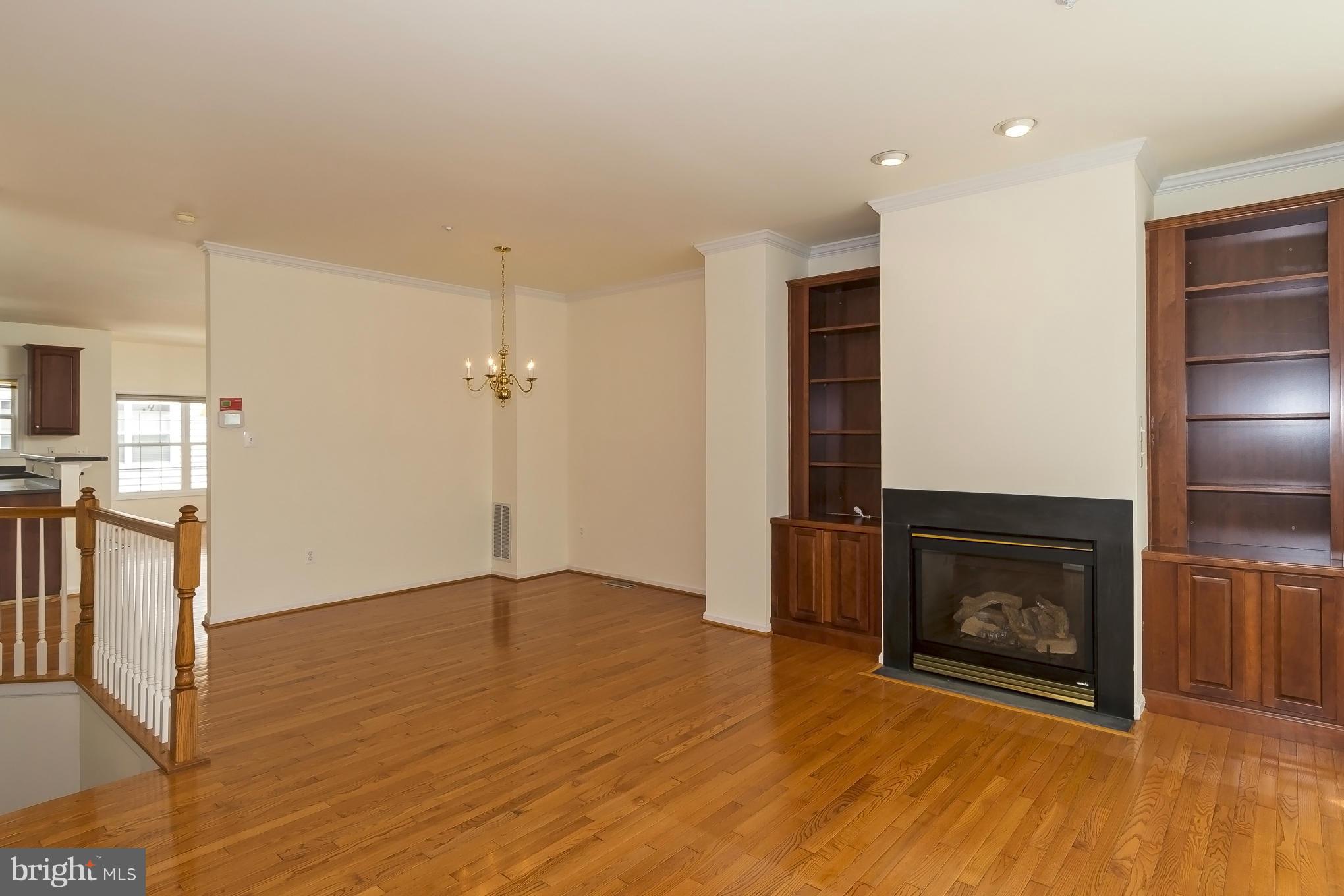 10256 Rutland Round Road, Unit 14 Columbia, MD 21044 - Photo 3 of 27 LIVING DINING ROOM