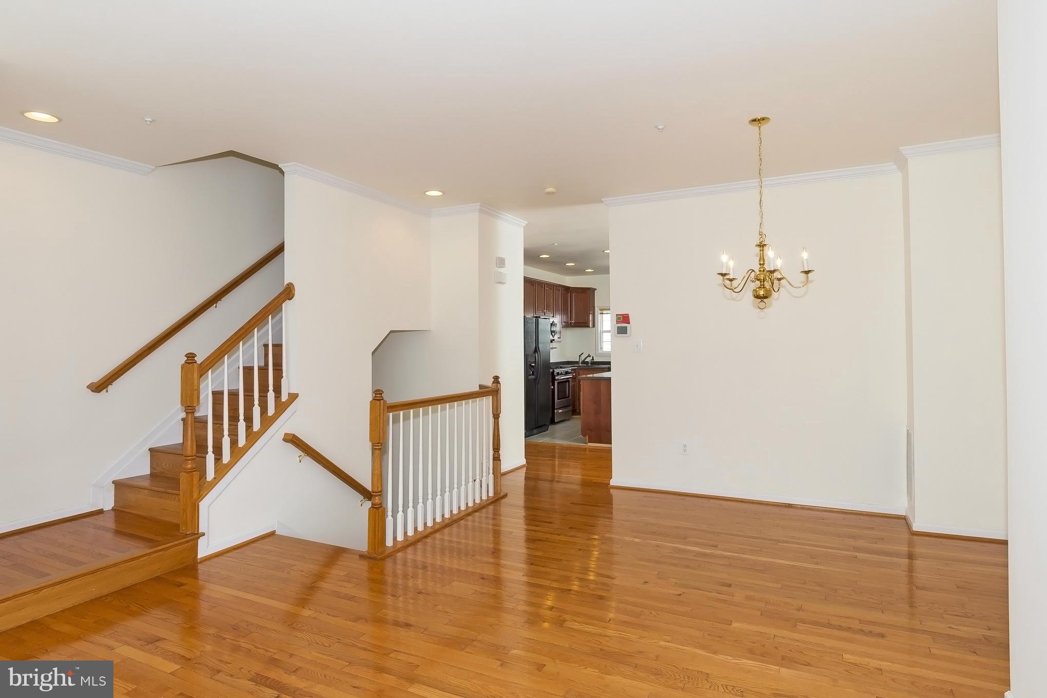 10256 Rutland Round Road, Unit 14 Columbia, MD 21044 - Photo 4 of 27 LIVING DINING ROOM