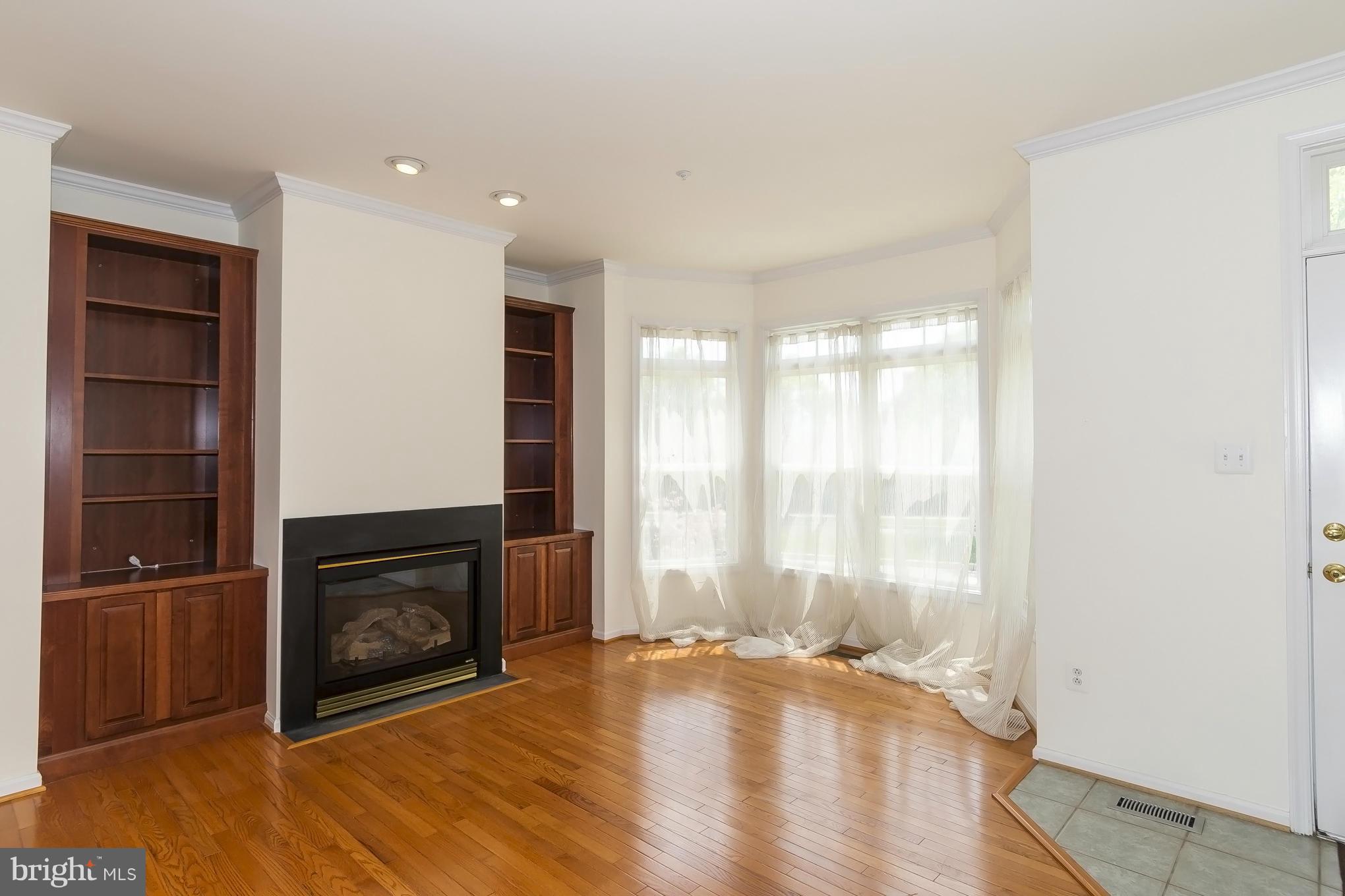 10256 Rutland Round Road, Unit 14 Columbia, MD 21044 - Photo 5 of 27 LIVING ROOM