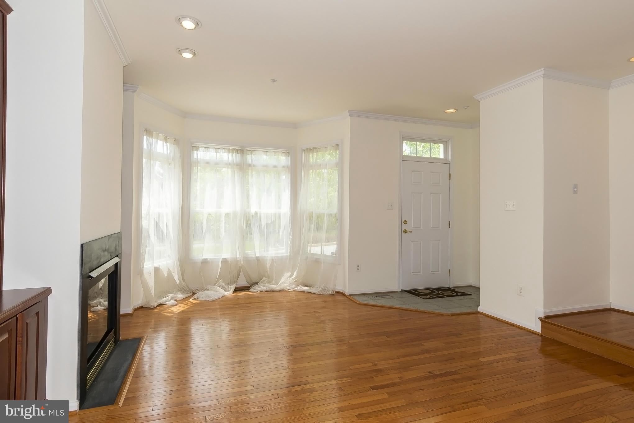 10256 Rutland Round Road, Unit 14 Columbia, MD 21044 - Photo 6 of 27 LIVING ROOM