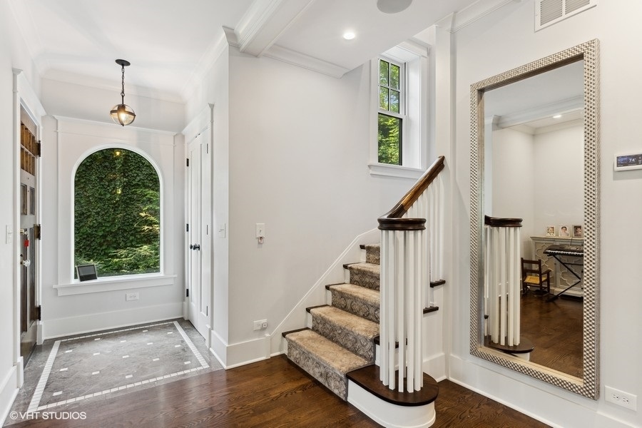2236 Wesley Avenue Evanston, IL 60201 - Photo 2 of 25 a view of entryway with seating